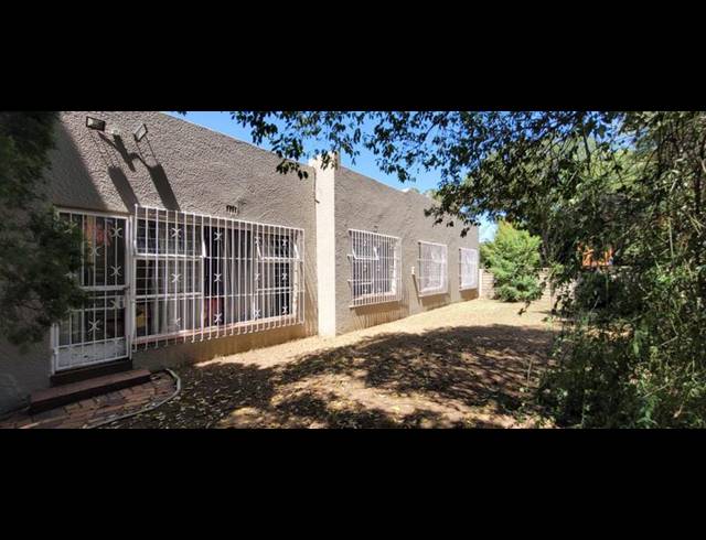 3 BEDROOM HOUSE FOR SALE IN BRACKENHURST